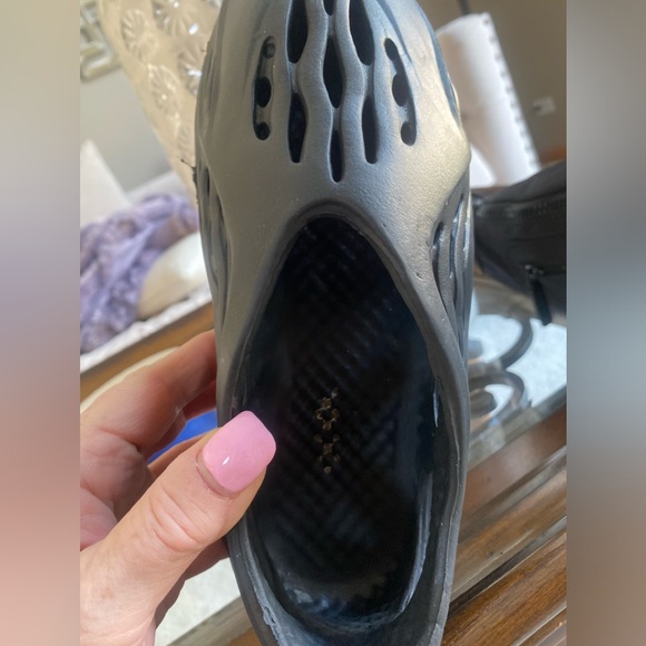 YEEZEYS! Excellent CONDITION YEEZYS, Sz 38! Used but LOTS & LOTS OF LIFE LEFT. - Picture 5 of 9